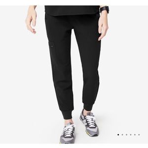 Gently used FIGS black Jogger scrub bottoms